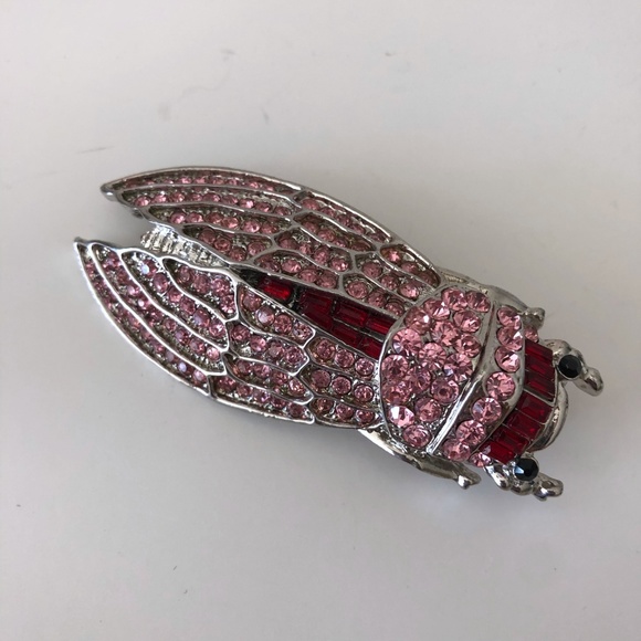 Glam Cicada with pink and red crystals Bug brooch - Picture 2 of 2